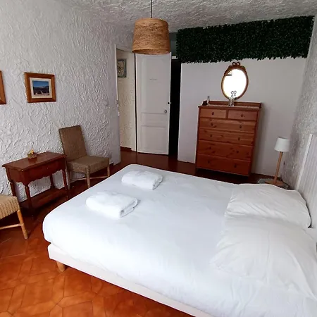 Charming Seafront House Apartmán